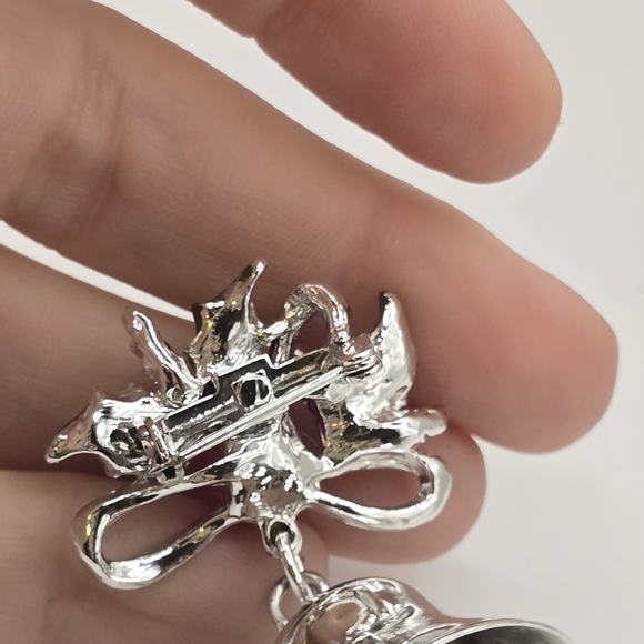 Vintage Christmas Brooch Hanging Jingle Bells And Enameled Holly Pin - Picture 4 of 4